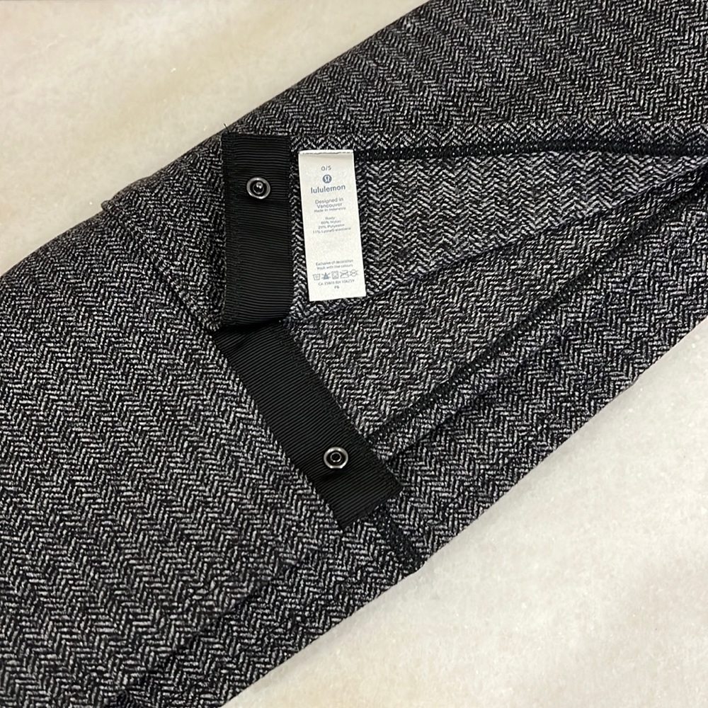 Almost NEW Lululemon Vinyasa Scarf Rulu